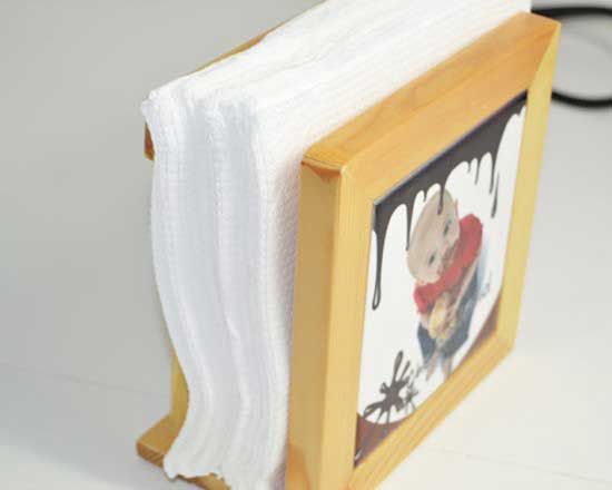 Portatovaglioli con mattonella personalizzata