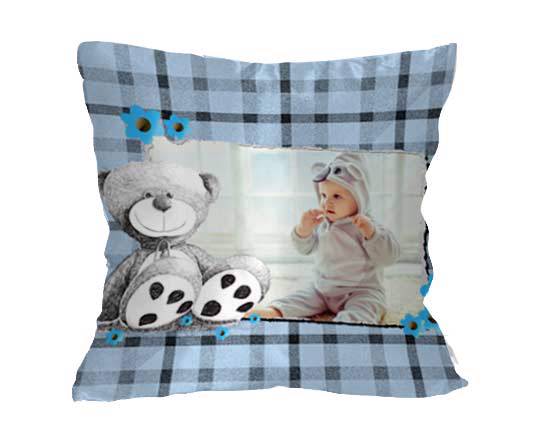 Grafica celeste con orsetto su cuscino classico