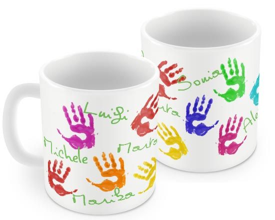 tazza con impronte colorate di mani