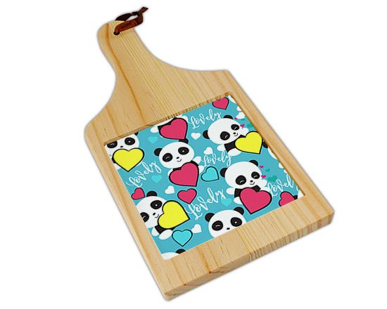 Panda colorati per il tagliere in legno