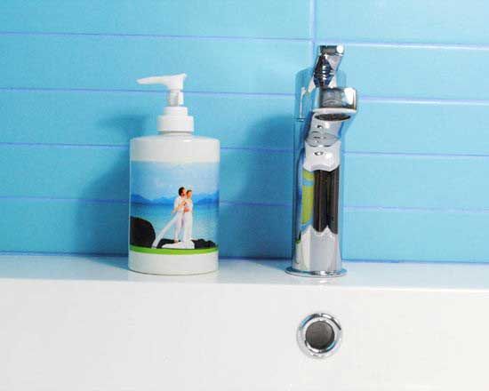 Arreda il tuo bagno con un tocco di personalità con il dispenser di Fotoregali