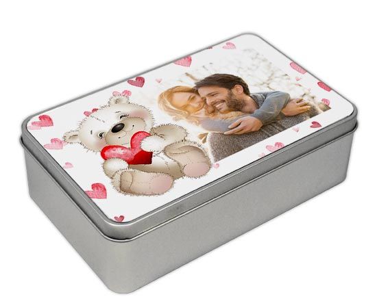 Scatola di latta con orsetto e cuoricini