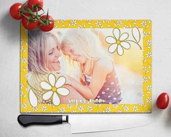 Tagliere in vetro con la grafica con margherite
