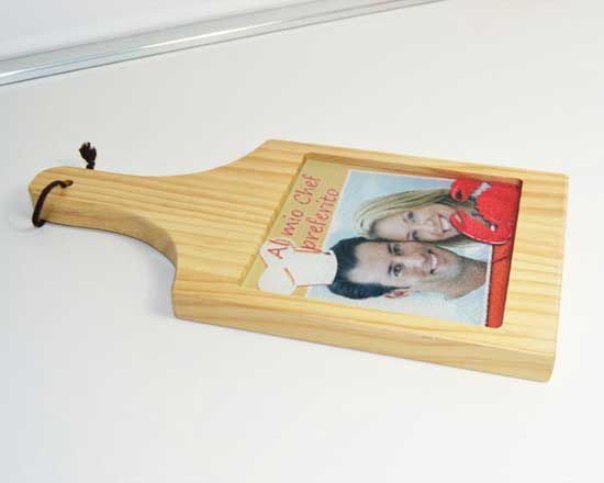 Tagliere in legno con mattonella