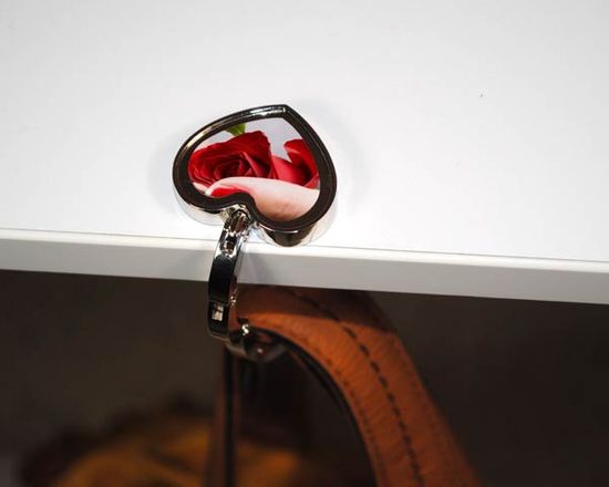 personalizza e regala un poggiaborse personalizzato. Stupirai con l'originalità della tua idea