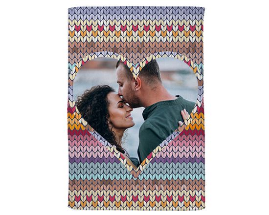 soffice cuore lanoso su coperta love in pile