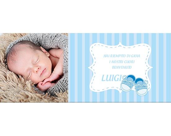 Grafica con scarpette celesti abbinati alla cornice bianca