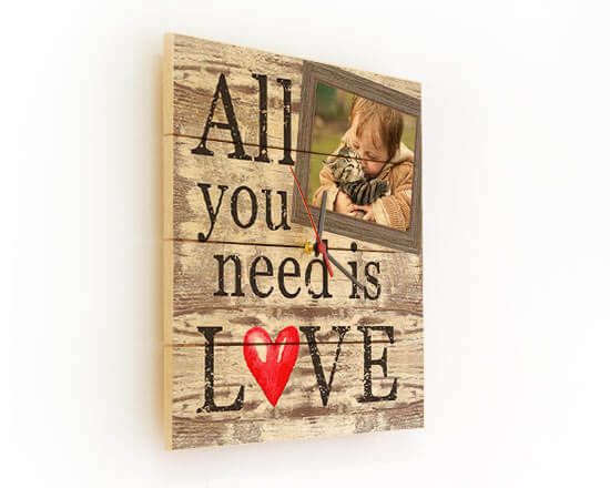 orologio da parete in legno con grafica