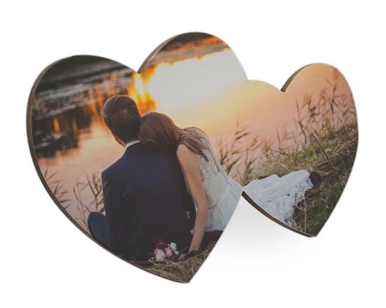 cornice in legno con due cuori