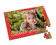 Il puzzle in legno con pois e bacche natalizie