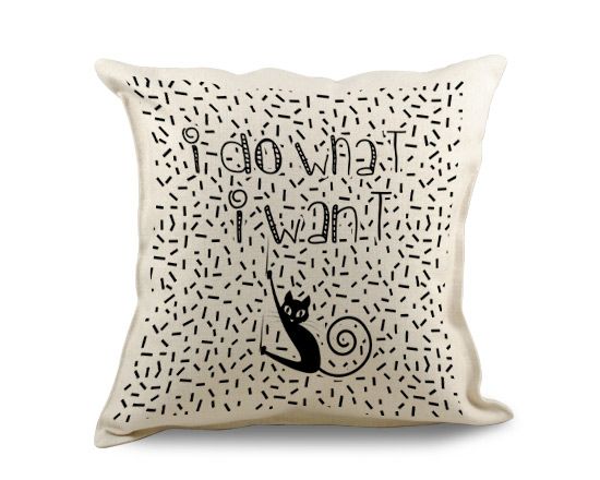 Cuscino in juta con gattino nero