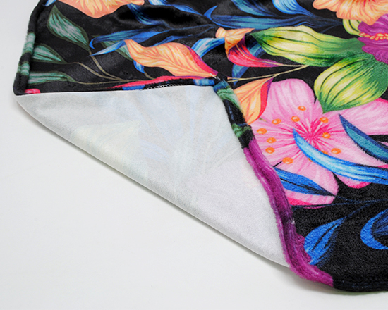 dettaglio cucitura sciarpa in ciniglia