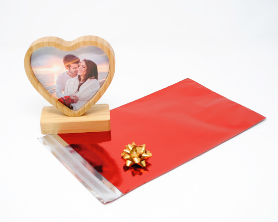 cornice con confezione regalo