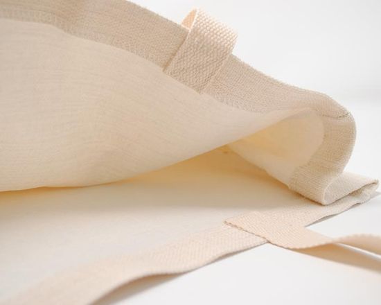 rifiniture precise  e resistenti, per la borsa in juta