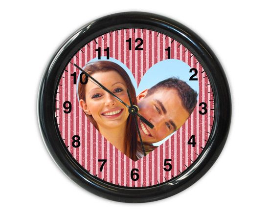 Orologio rotondo con grafica con cuore rosso