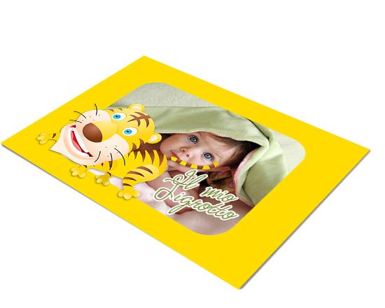 La tenera tovaglietta con il tigrotto giallo
