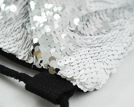 dettaglio paillettes disordinate