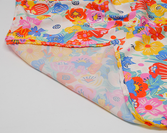 dettaglio cuciture foulard in seta