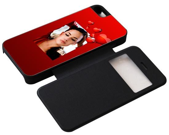 La cover con grafica rossa e piccoli cuori