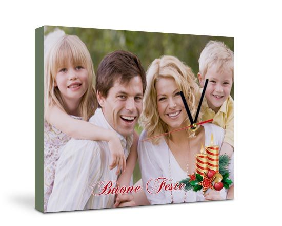 La tela con orologio e la grafica con candele