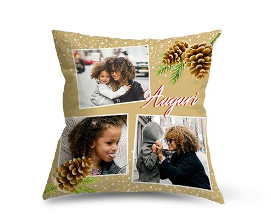 Il cuscino in pile con pigne natalizie