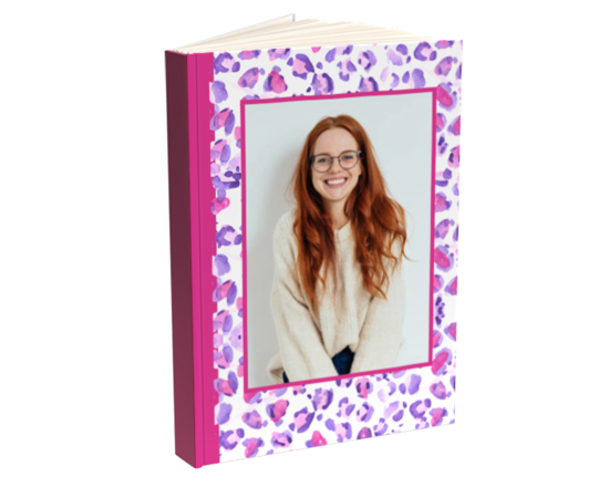 Agenda giornaliera con foto e grafica maculata rosa