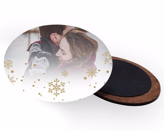 Calamita ovale in legno personalizzata con fiocchi di neve