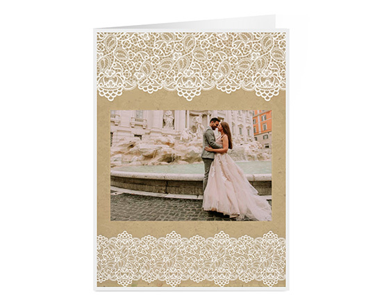 Biglietto auguri con foto e grafica merletto bianco