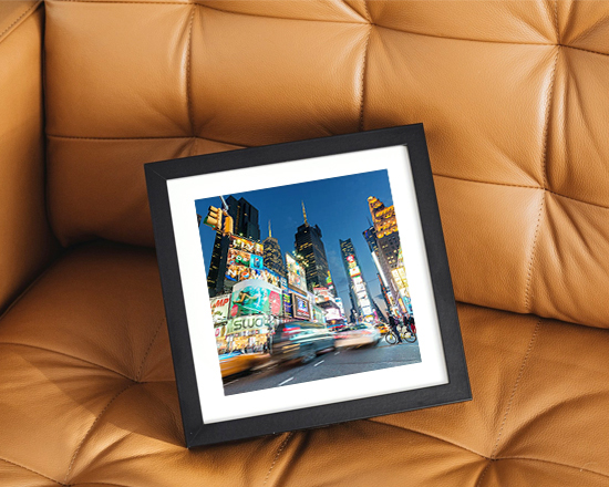 foto con cornice in legno e passepartout nera