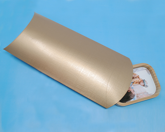 Cornice rettangolare in bamboo personalizzata con foto, particolare con scatolina