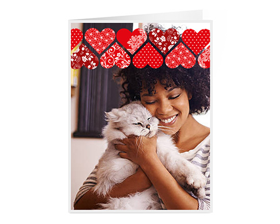 Biglietto auguri pieghevole con grafica a cuori e foto