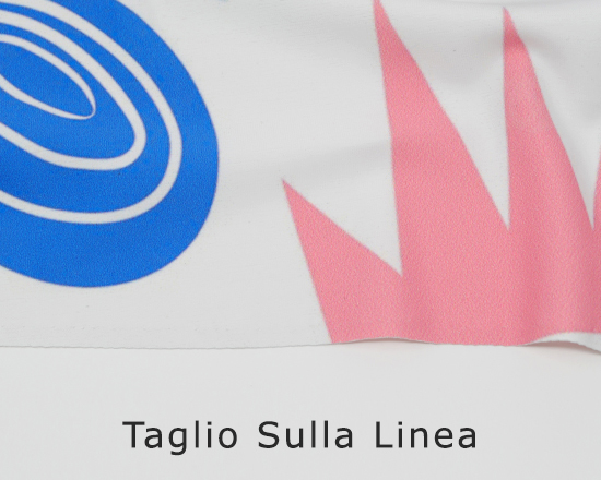 Stampa su lycra con taglio sulla linea