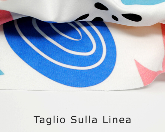 Stampa su microfibra con taglio sulla linea