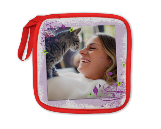 Presina da cucina dal bordo rosso con fantasia viola