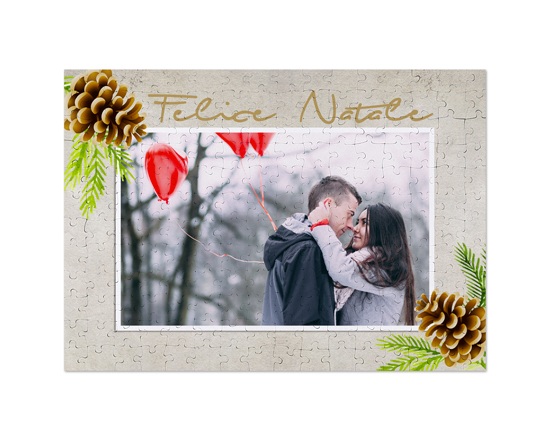 Puzzle con pigne e ramoscelli verdi con foto come regalo di Natale