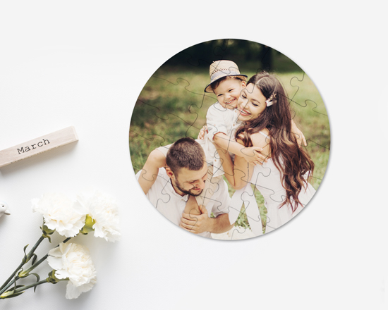 Puzzle rotondo in legno con foto di famiglia