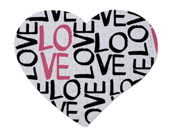 Foto puzzle cuore con scritte Love nere e rosa