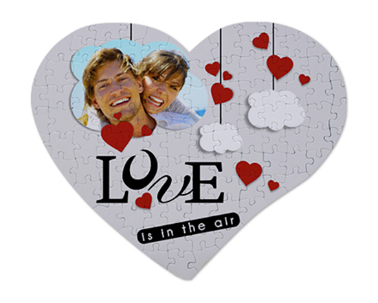 Puzzle a cuore con foto e grafica cuori e nuvole