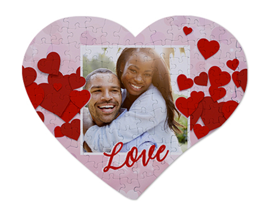 Cuori rossi su puzzle cuore A3