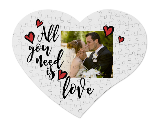 Puzzle a cuore in masonite con grafica romantica