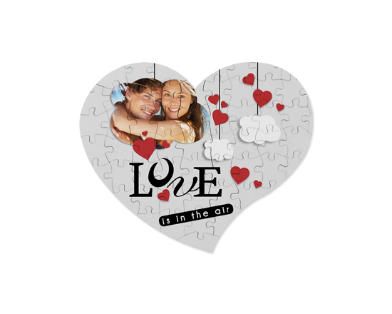 Puzzle cuore A4 in legno con nuvolette e cuori