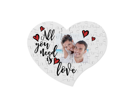 Puzzle cuore in legno con grafica all you need is love