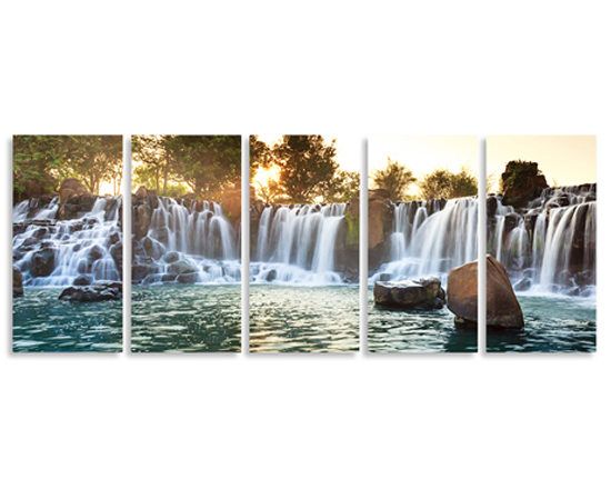 Immagine panoramica scomposta in 5 pannelli verticali