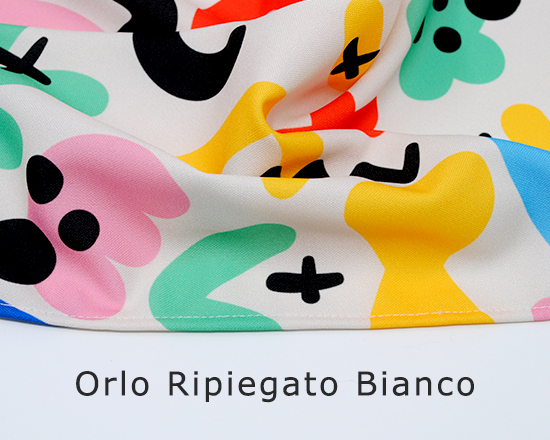 Stampa su tessuto burlington con orlo ripiegato bianco