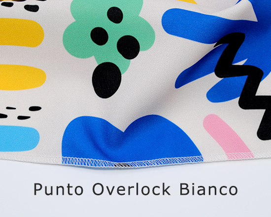 Stampa su tessuto burlington con punto overlock bianco