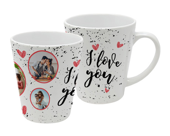 La tazza colazione con una grafica piena di cuori e scritta i love you