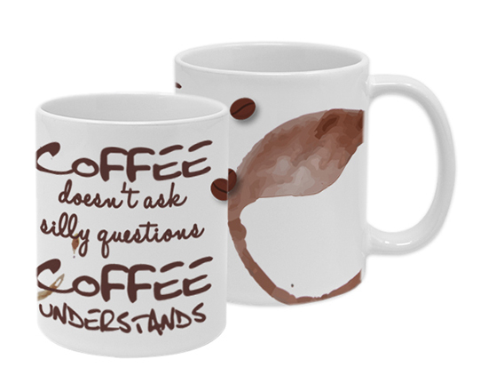 Tazza con scritta marrone e chicchi di caffè