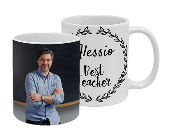 La tazza con ghirlanda e dedica per insegnanti