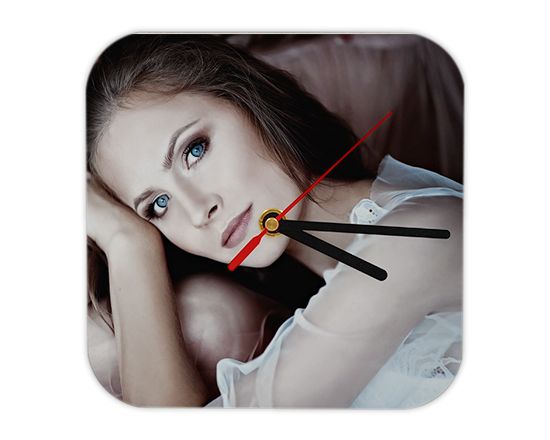 Orologio Quadrato in Legno con Bordi Arrotondati