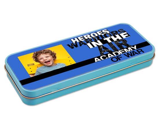 Portapenne in metallo con scritte